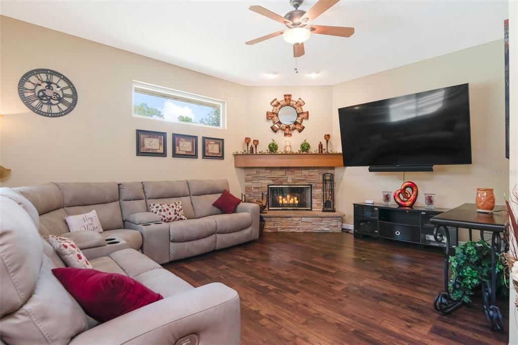 For Sale: $820,000 (4 beds, 3 baths, 2589 Square Feet)