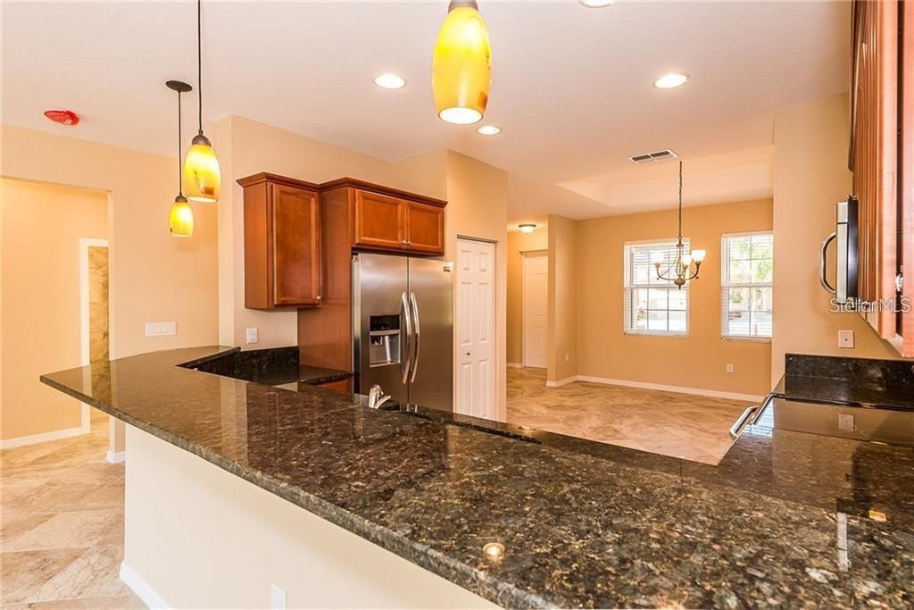 For Rent: $1,750 (2 beds, 2 baths, 860 Square Feet)