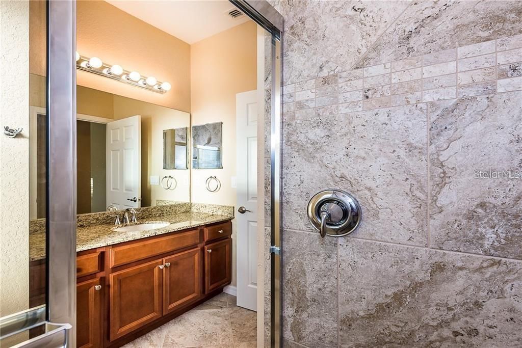 For Rent: $1,750 (2 beds, 2 baths, 860 Square Feet)