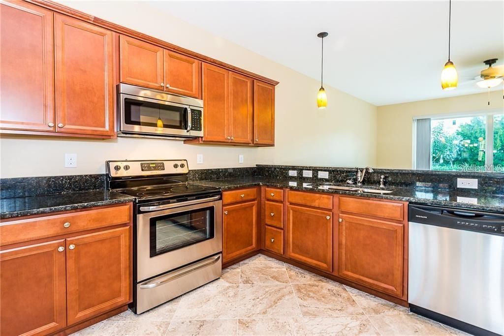 For Rent: $1,750 (2 beds, 2 baths, 860 Square Feet)