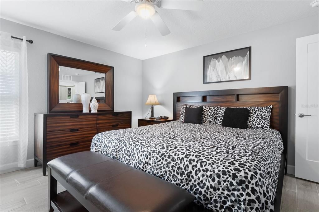 For Sale: $585,000 (6 beds, 0 baths, 2532 Square Feet)