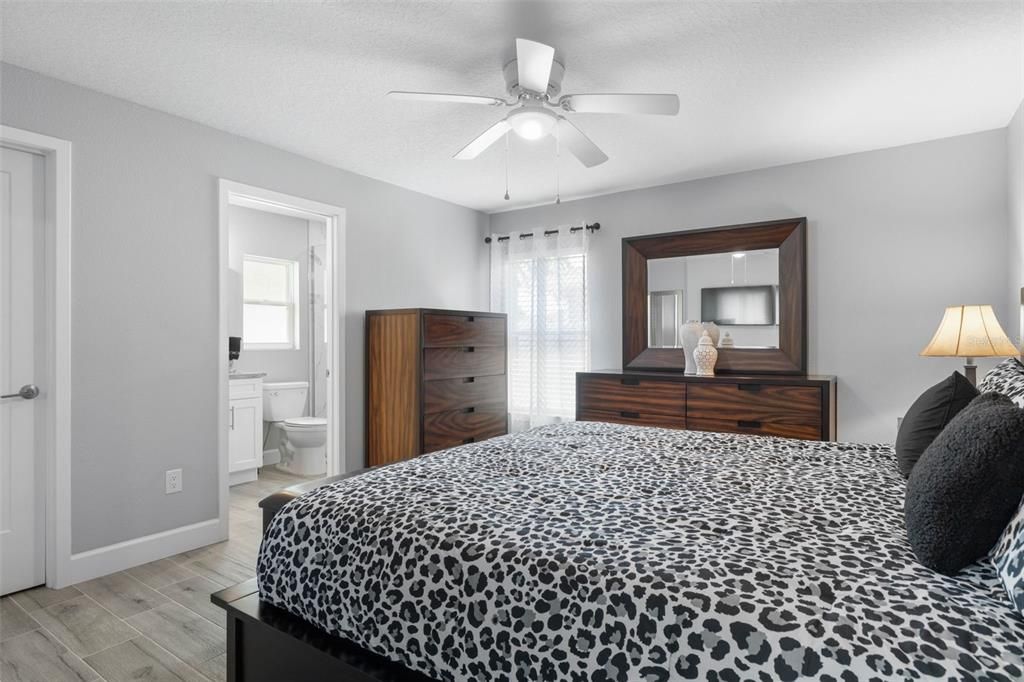 For Sale: $585,000 (6 beds, 0 baths, 2532 Square Feet)
