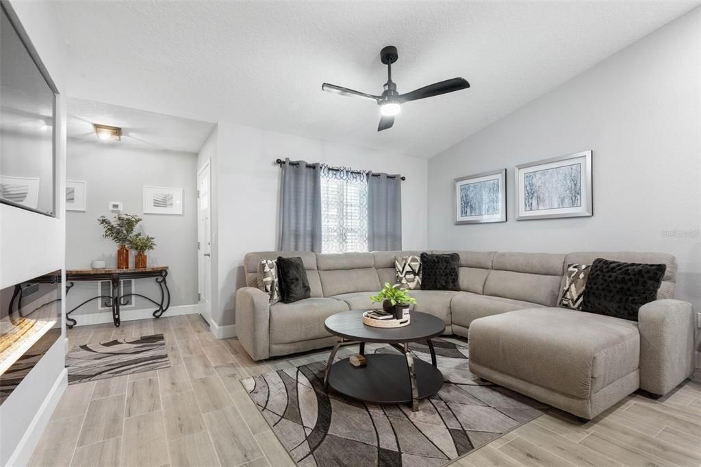 For Sale: $585,000 (6 beds, 0 baths, 2532 Square Feet)