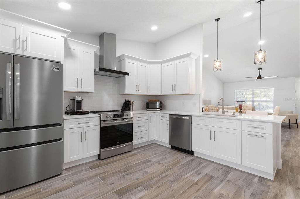 For Sale: $585,000 (6 beds, 0 baths, 2532 Square Feet)