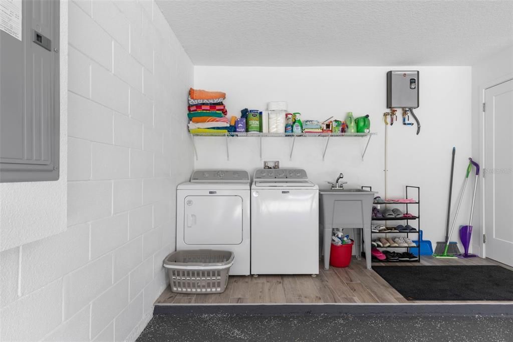 For Sale: $585,000 (6 beds, 0 baths, 2532 Square Feet)