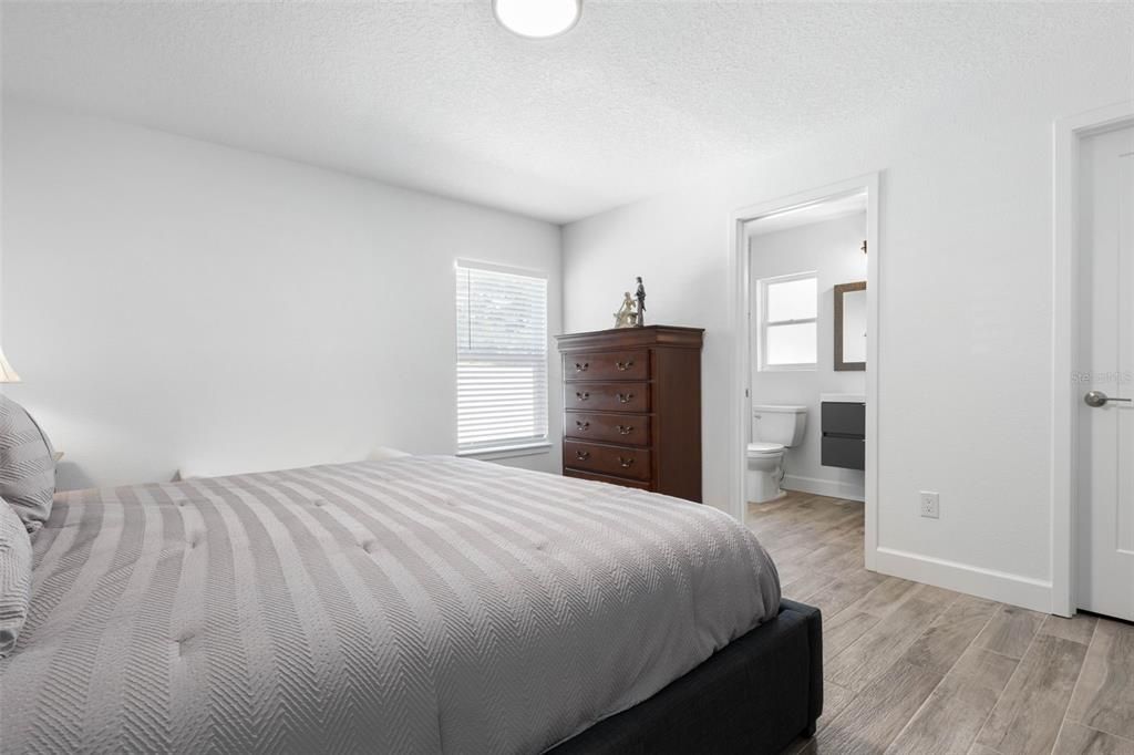 For Sale: $585,000 (6 beds, 0 baths, 2532 Square Feet)