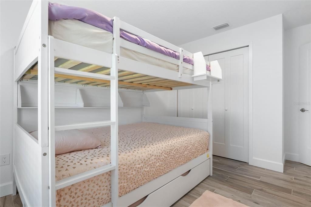 For Sale: $585,000 (6 beds, 0 baths, 2532 Square Feet)