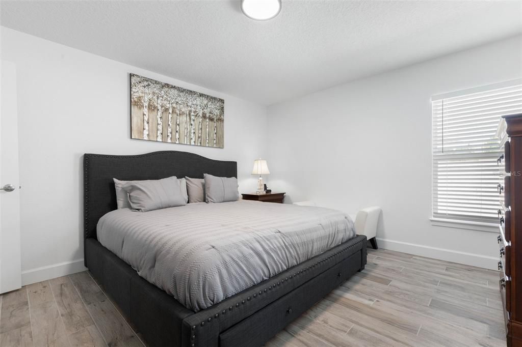 For Sale: $585,000 (6 beds, 0 baths, 2532 Square Feet)