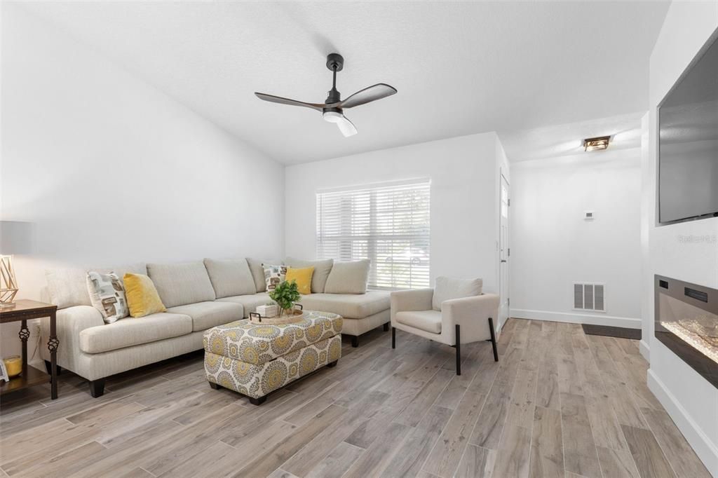 For Sale: $585,000 (6 beds, 0 baths, 2532 Square Feet)