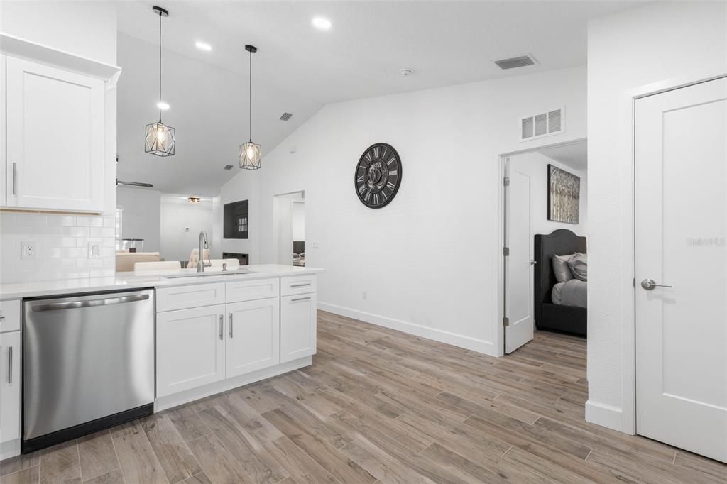 For Sale: $585,000 (6 beds, 0 baths, 2532 Square Feet)