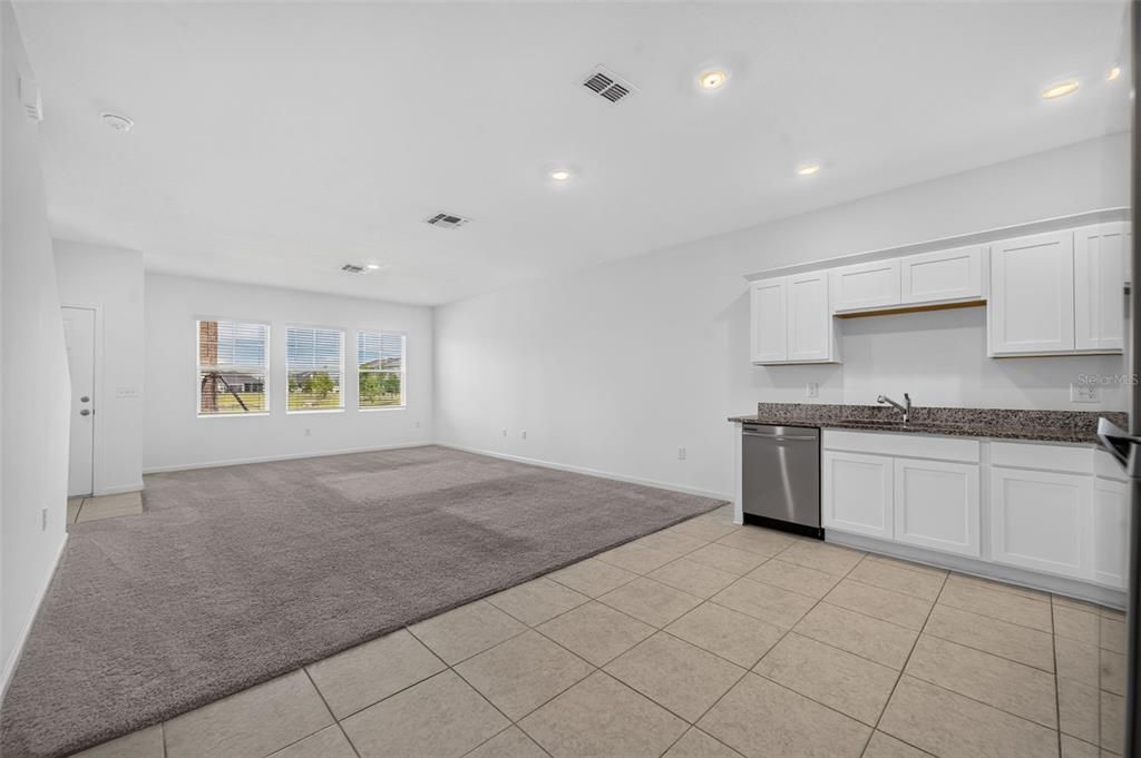 For Sale: $341,900 (3 beds, 2 baths, 1594 Square Feet)