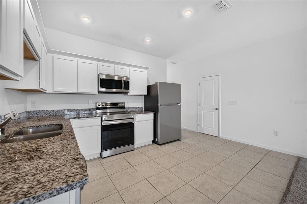 For Sale: $341,900 (3 beds, 2 baths, 1594 Square Feet)