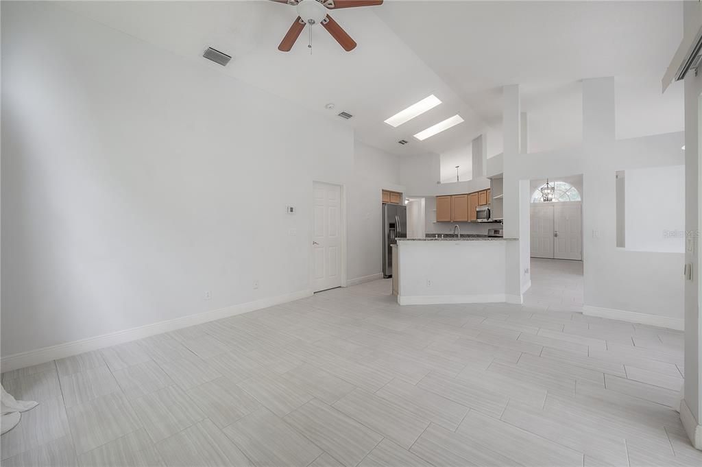 For Sale: $550,000 (3 beds, 2 baths, 1728 Square Feet)