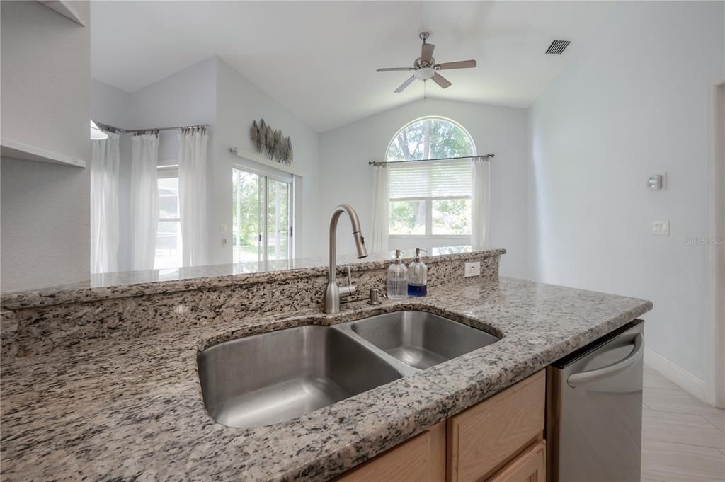 For Sale: $550,000 (3 beds, 2 baths, 1728 Square Feet)