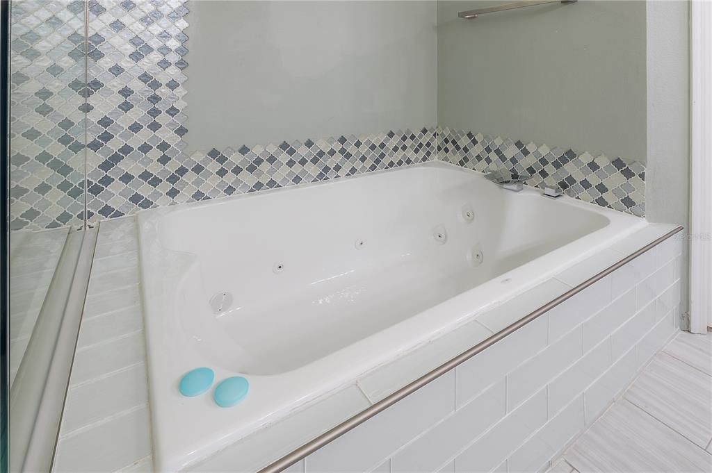 For Sale: $550,000 (3 beds, 2 baths, 1728 Square Feet)