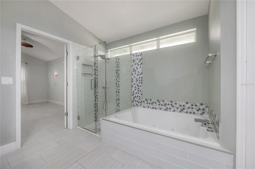 For Sale: $550,000 (3 beds, 2 baths, 1728 Square Feet)