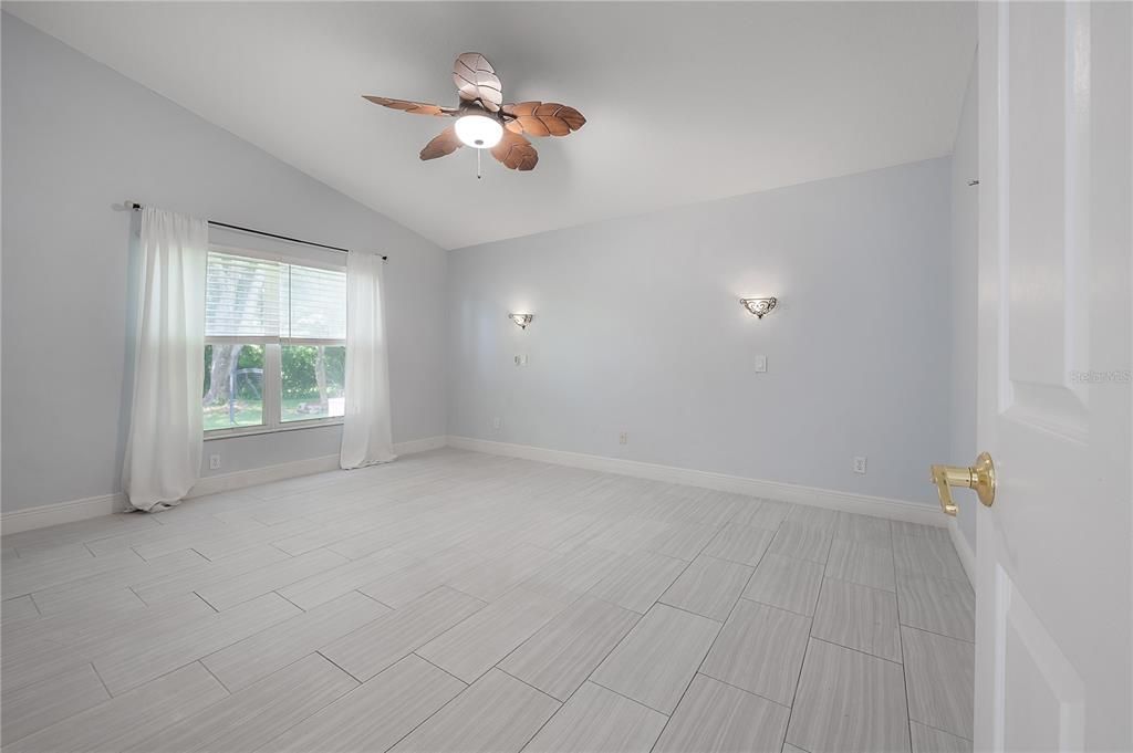For Sale: $550,000 (3 beds, 2 baths, 1728 Square Feet)