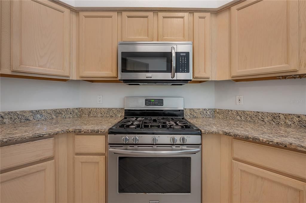For Sale: $550,000 (3 beds, 2 baths, 1728 Square Feet)