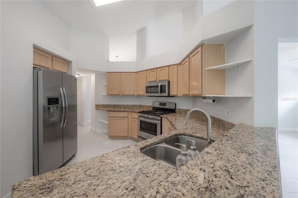 For Sale: $550,000 (3 beds, 2 baths, 1728 Square Feet)