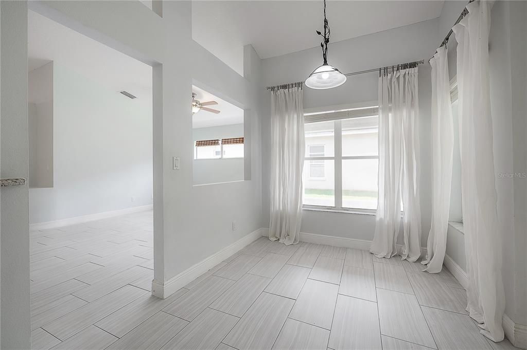 For Sale: $550,000 (3 beds, 2 baths, 1728 Square Feet)