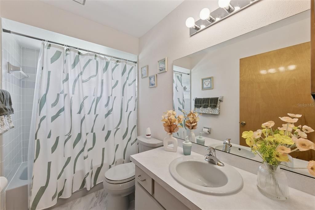 На продажу: $329,900 (3 спален, 2 ванн, 1294 Квадратных фут)
