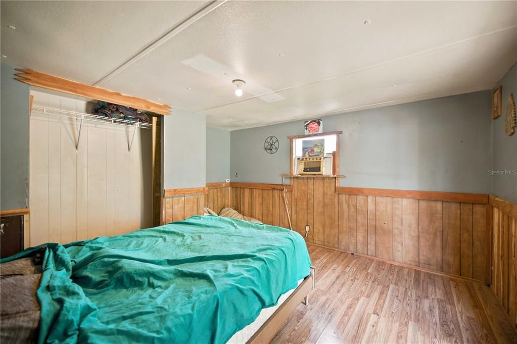 For Sale: $95,000 (3 beds, 2 baths, 910 Square Feet)