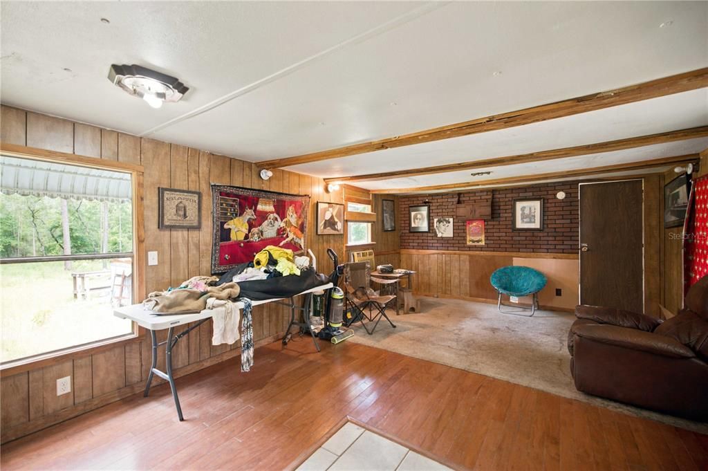 For Sale: $95,000 (3 beds, 2 baths, 910 Square Feet)