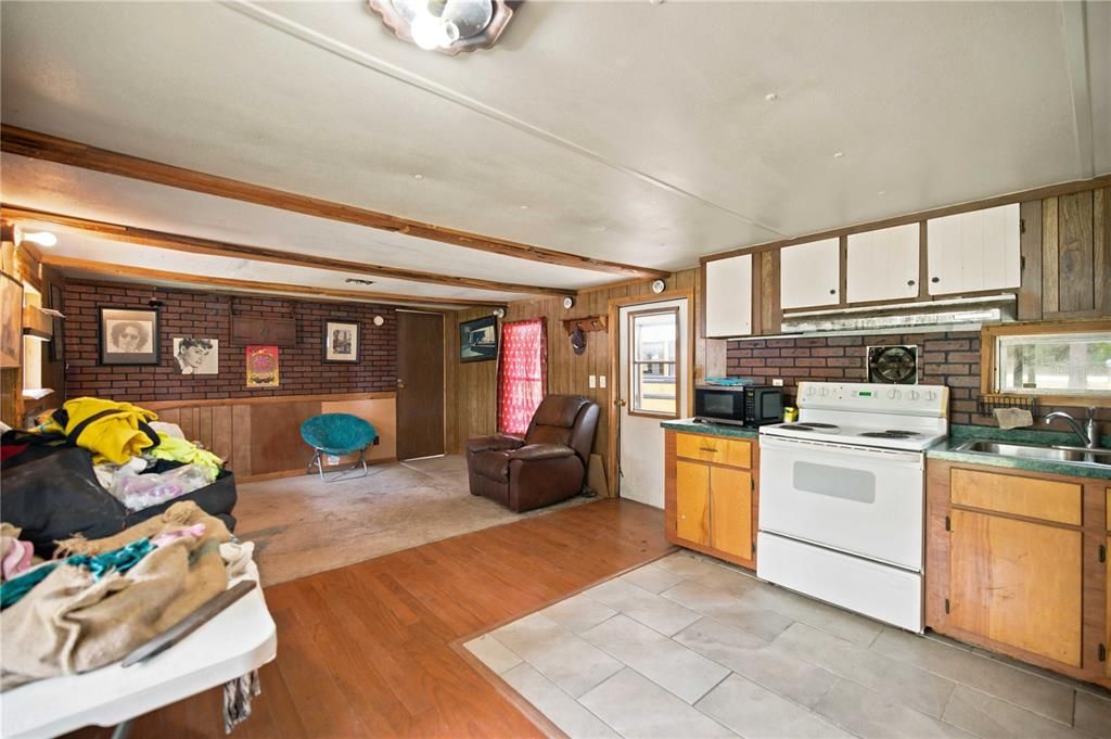 For Sale: $95,000 (3 beds, 2 baths, 910 Square Feet)