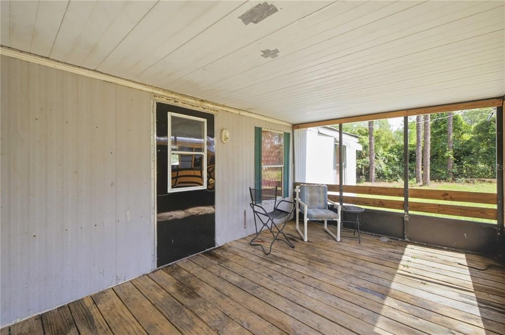 For Sale: $95,000 (3 beds, 2 baths, 910 Square Feet)