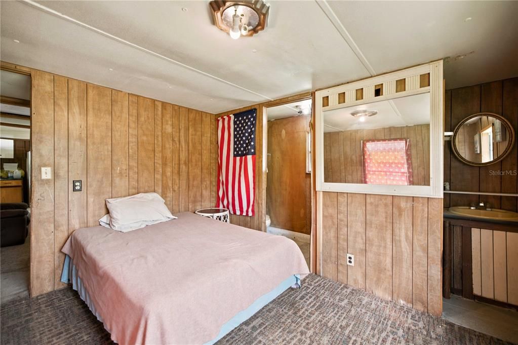 For Sale: $95,000 (3 beds, 2 baths, 910 Square Feet)