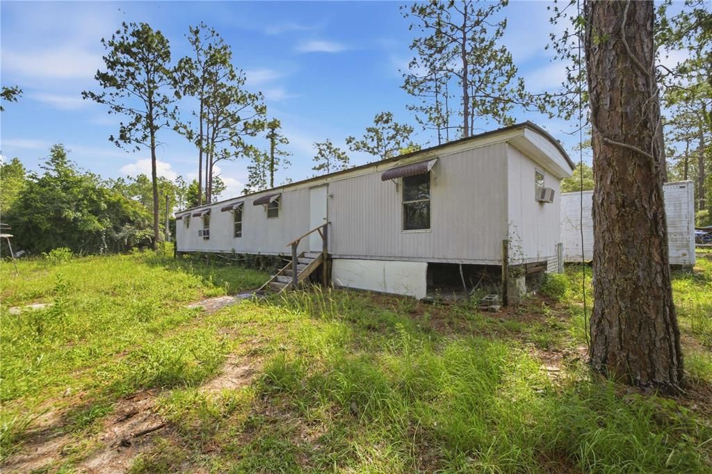 For Sale: $95,000 (3 beds, 2 baths, 910 Square Feet)