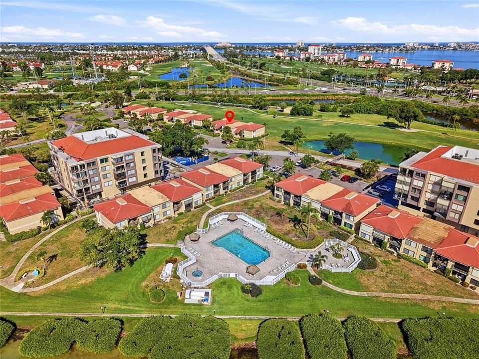 На продажу: $325,000 (2 спален, 2 ванн, 915 Квадратных фут)
