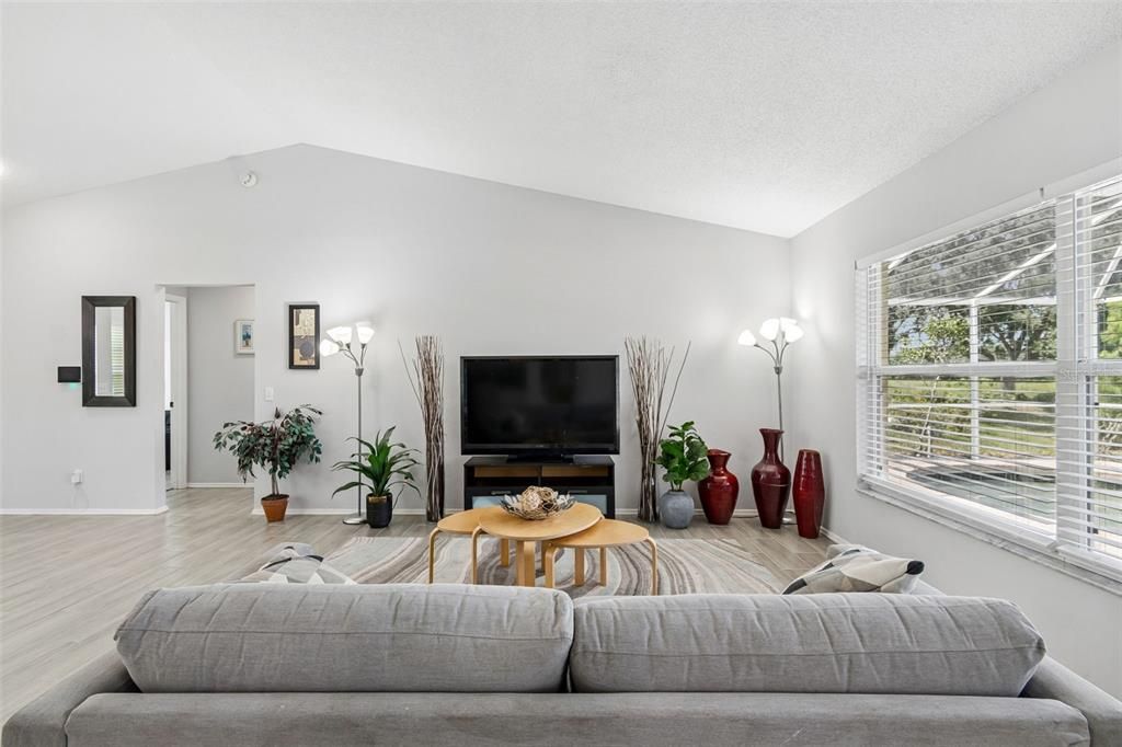 For Sale: $399,997 (3 beds, 2 baths, 1376 Square Feet)
