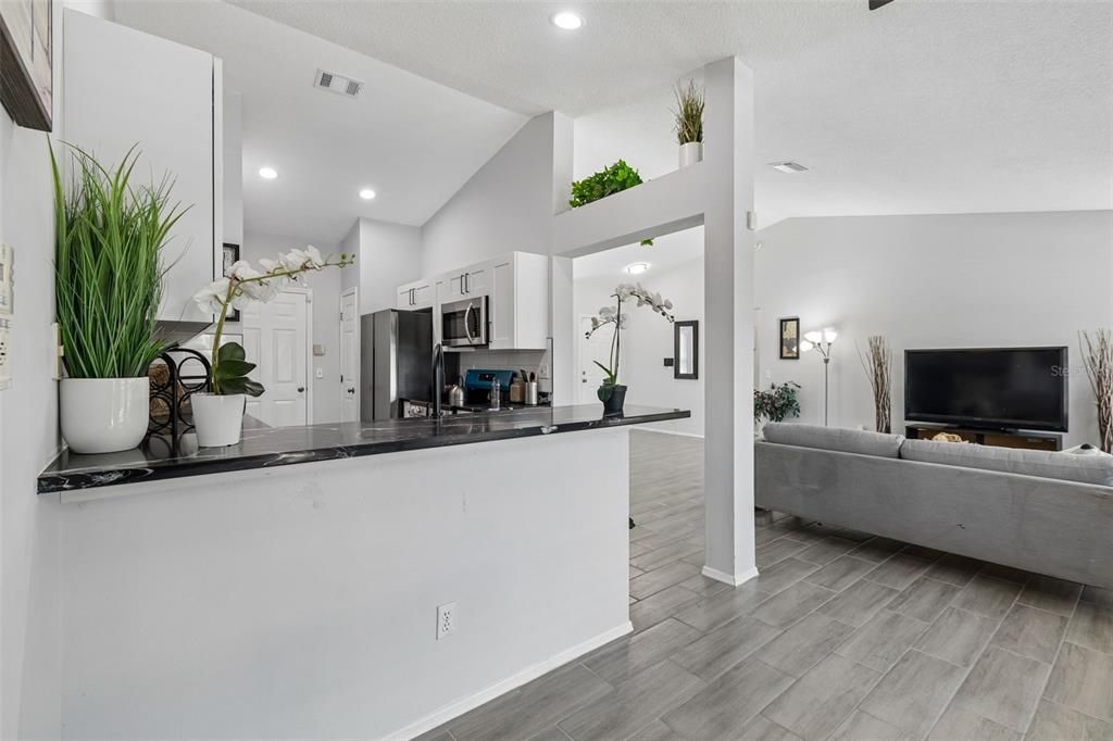 For Sale: $399,997 (3 beds, 2 baths, 1376 Square Feet)