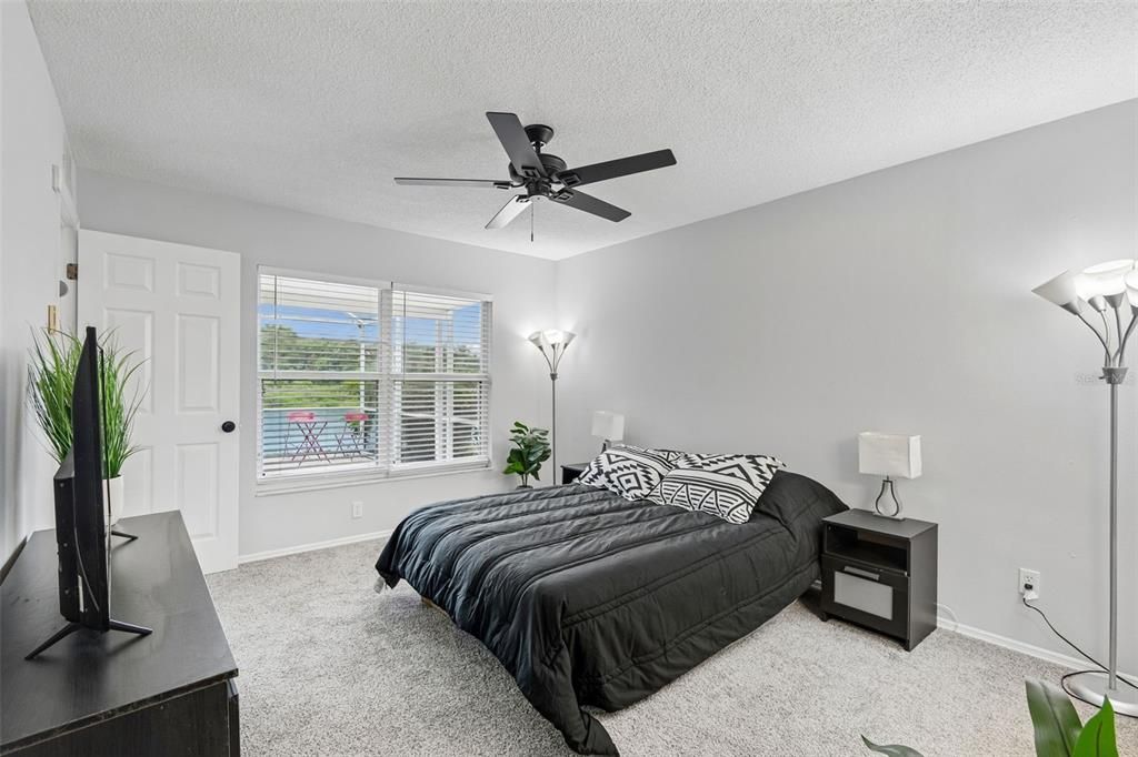 For Sale: $399,997 (3 beds, 2 baths, 1376 Square Feet)