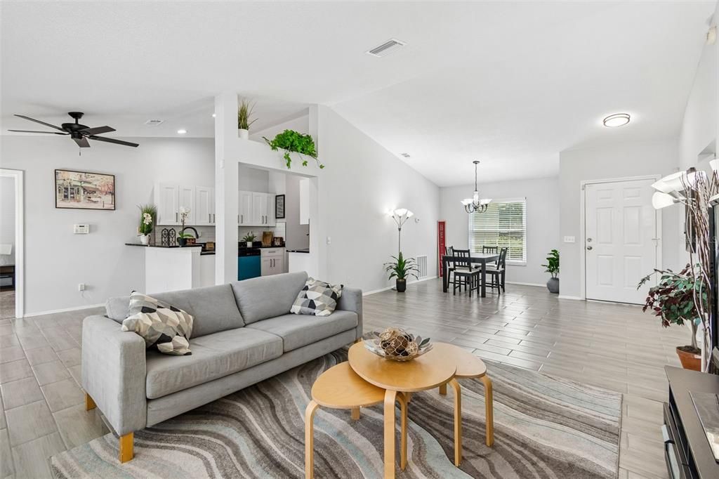 For Sale: $399,997 (3 beds, 2 baths, 1376 Square Feet)