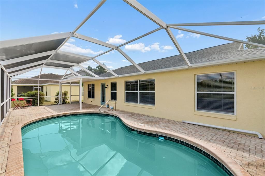 For Sale: $399,997 (3 beds, 2 baths, 1376 Square Feet)