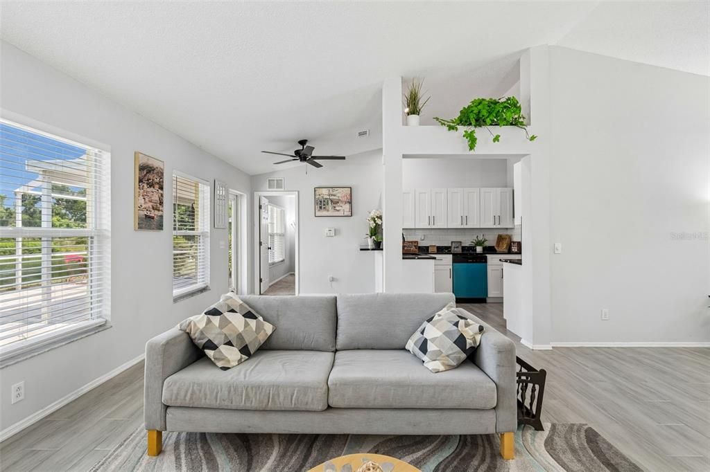 For Sale: $399,997 (3 beds, 2 baths, 1376 Square Feet)
