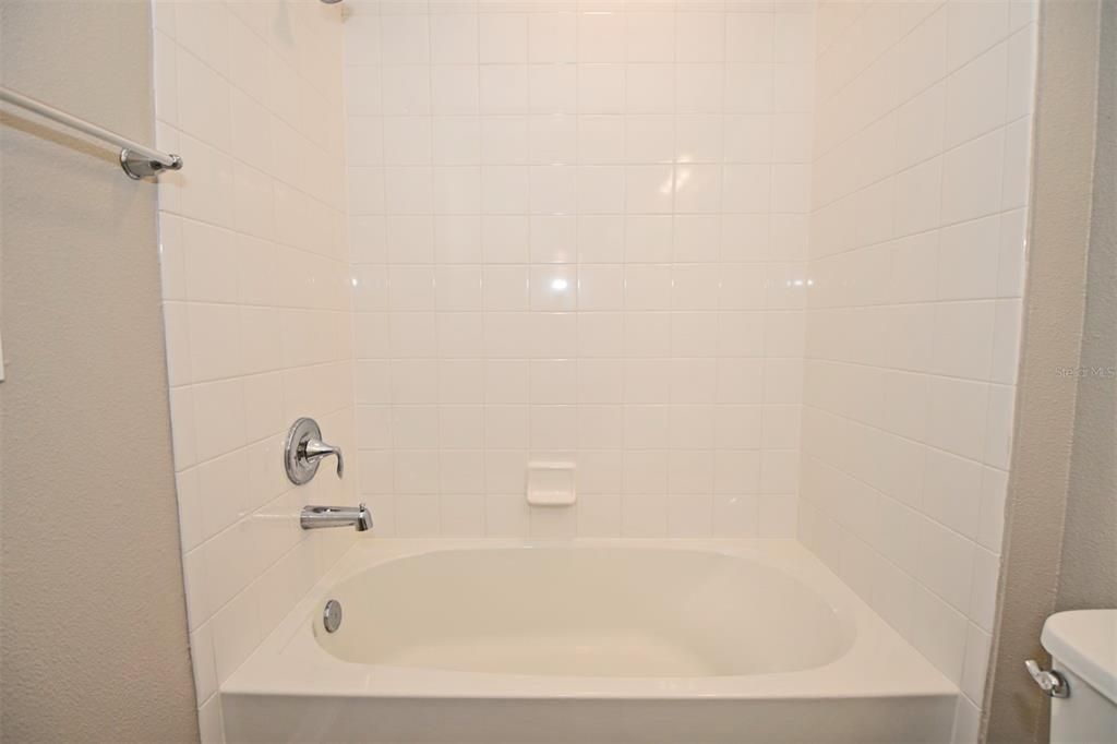 В аренду: $2,600 (4 спален, 3 ванн, 1603 Квадратных фут)