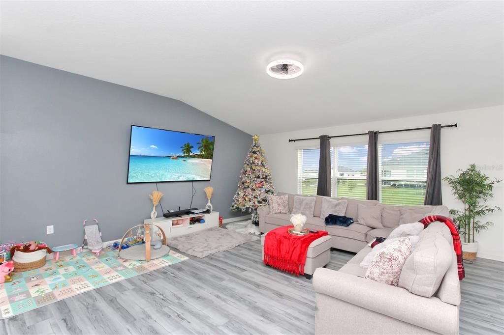 For Sale: $380,000 (4 beds, 2 baths, 2334 Square Feet)