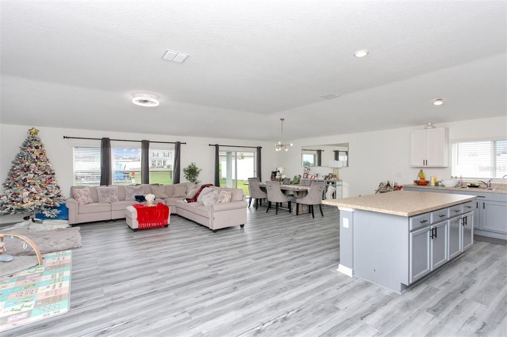 For Sale: $380,000 (4 beds, 2 baths, 2334 Square Feet)