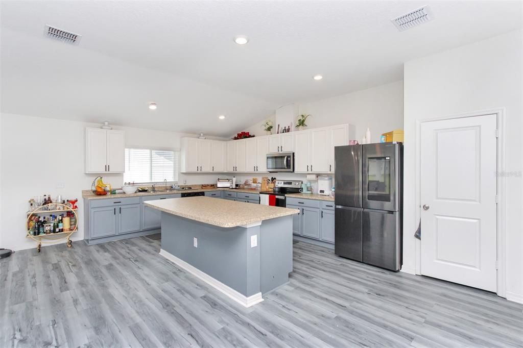 For Sale: $380,000 (4 beds, 2 baths, 2334 Square Feet)