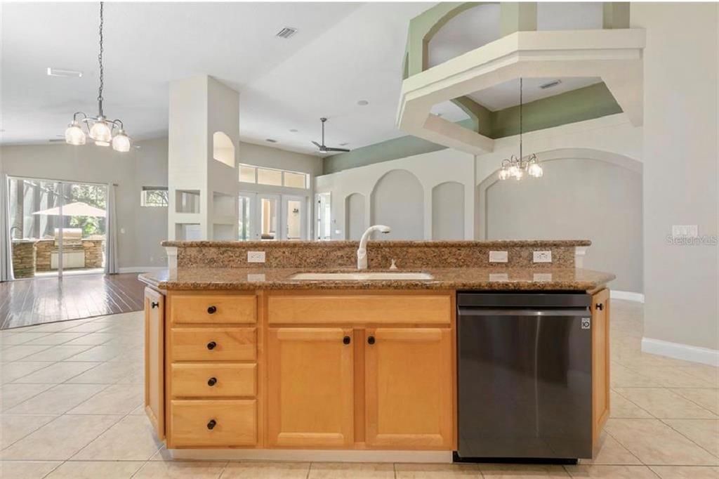 For Rent: $3,500 (3 beds, 2 baths, 2159 Square Feet)