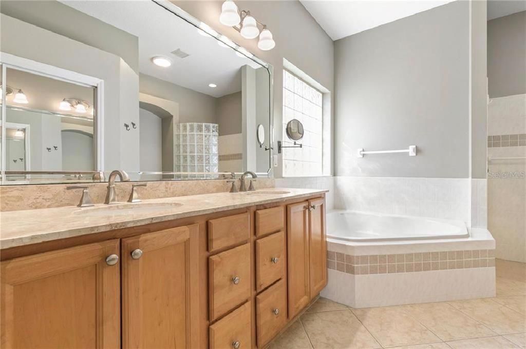 For Rent: $3,500 (3 beds, 2 baths, 2159 Square Feet)
