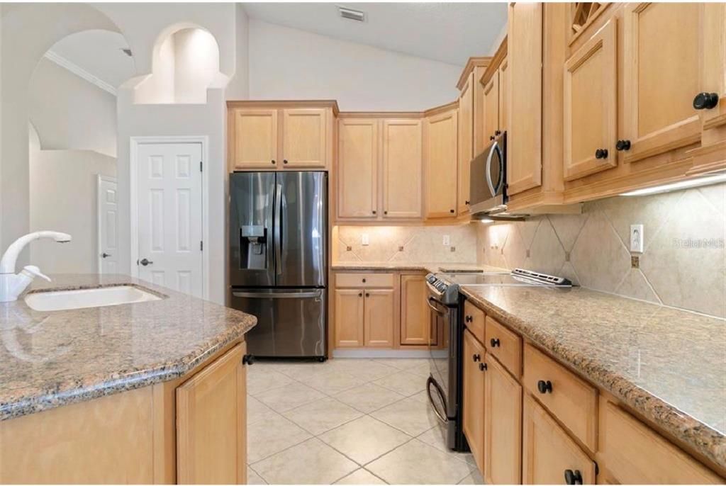 For Rent: $3,500 (3 beds, 2 baths, 2159 Square Feet)