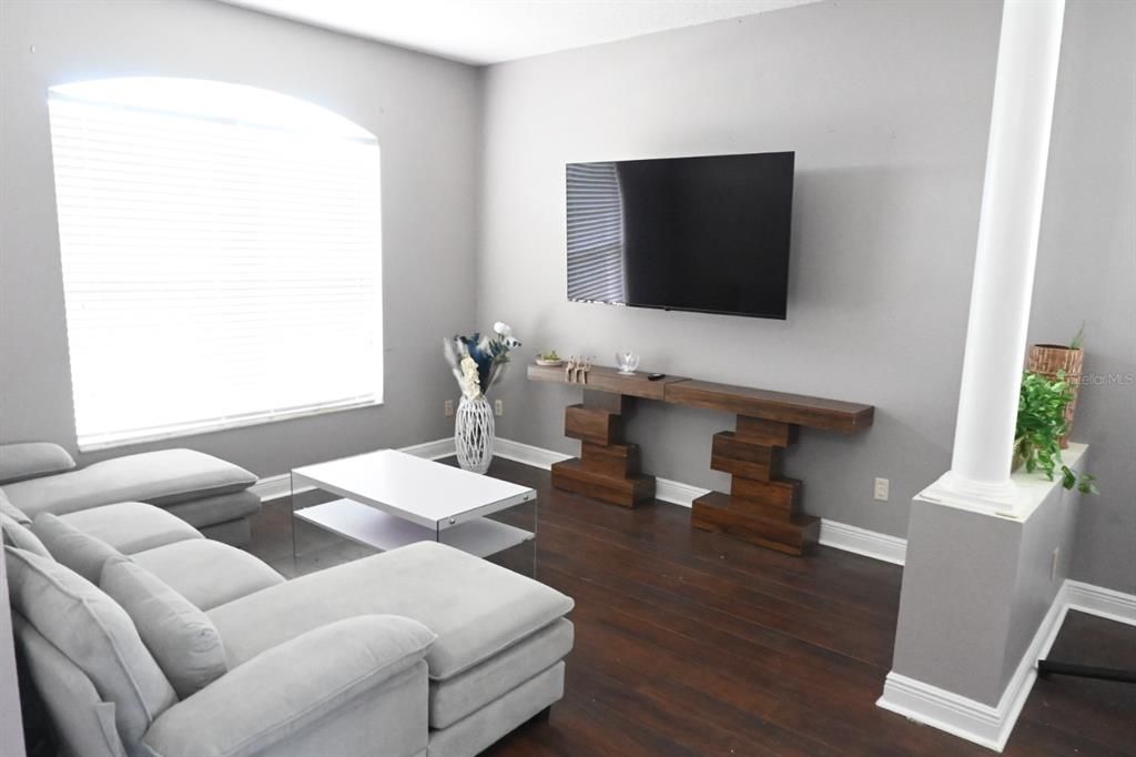 For Sale: $489,900 (3 beds, 2 baths, 1828 Square Feet)