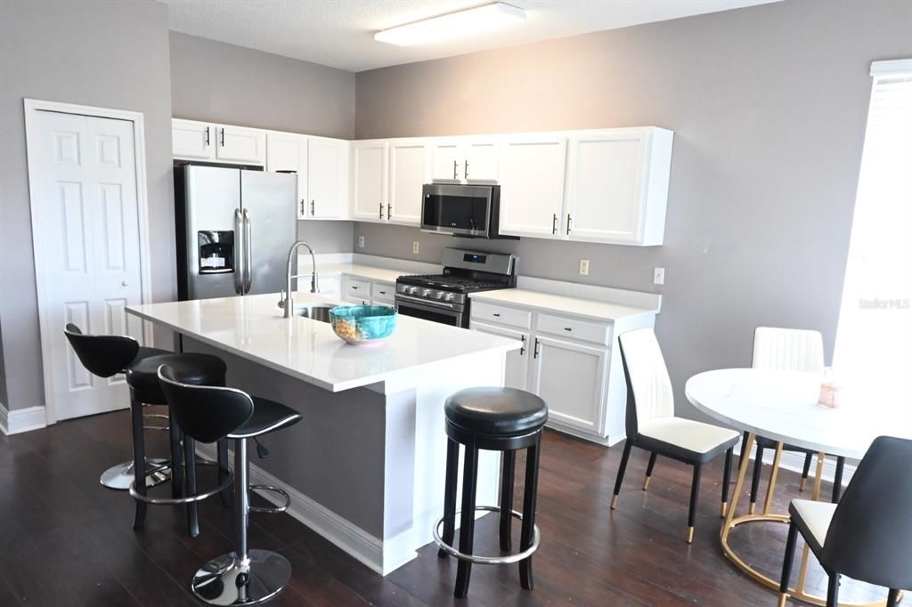 For Sale: $489,900 (3 beds, 2 baths, 1828 Square Feet)