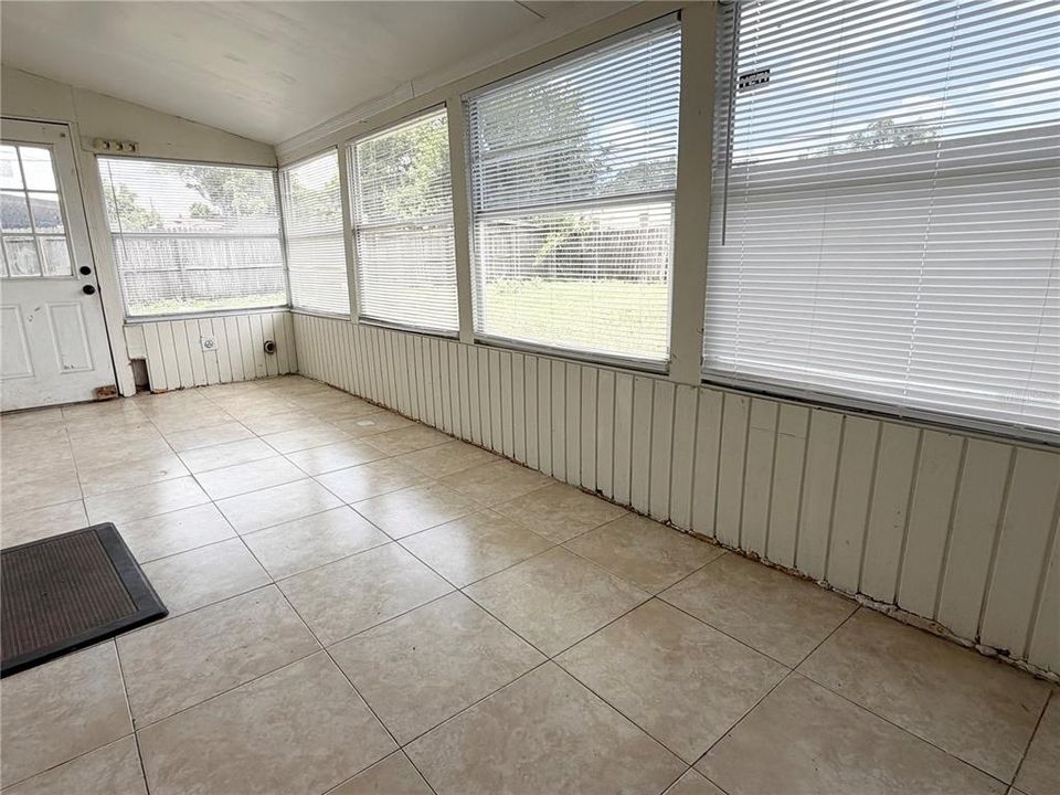 For Sale: $299,000 (3 beds, 2 baths, 1000 Square Feet)
