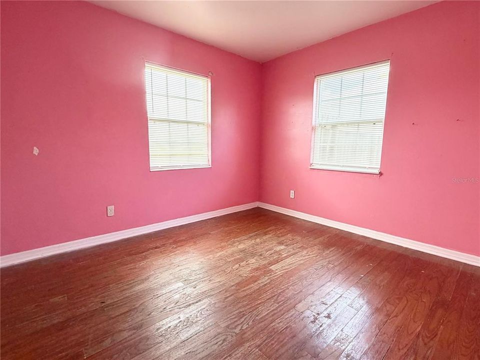 For Sale: $299,000 (3 beds, 2 baths, 1000 Square Feet)