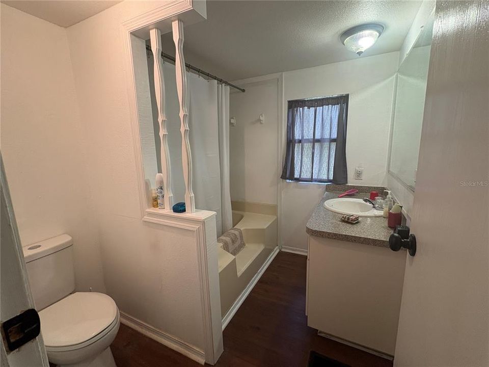 For Sale: $115,000 (2 beds, 1 baths, 728 Square Feet)